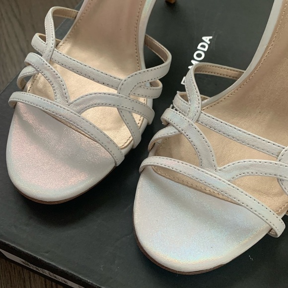 Pelle Moda Ronnie Ankle Strap Sandal Size 10 Silver Digital Foil Metallic - NWB - Picture 4 of 15